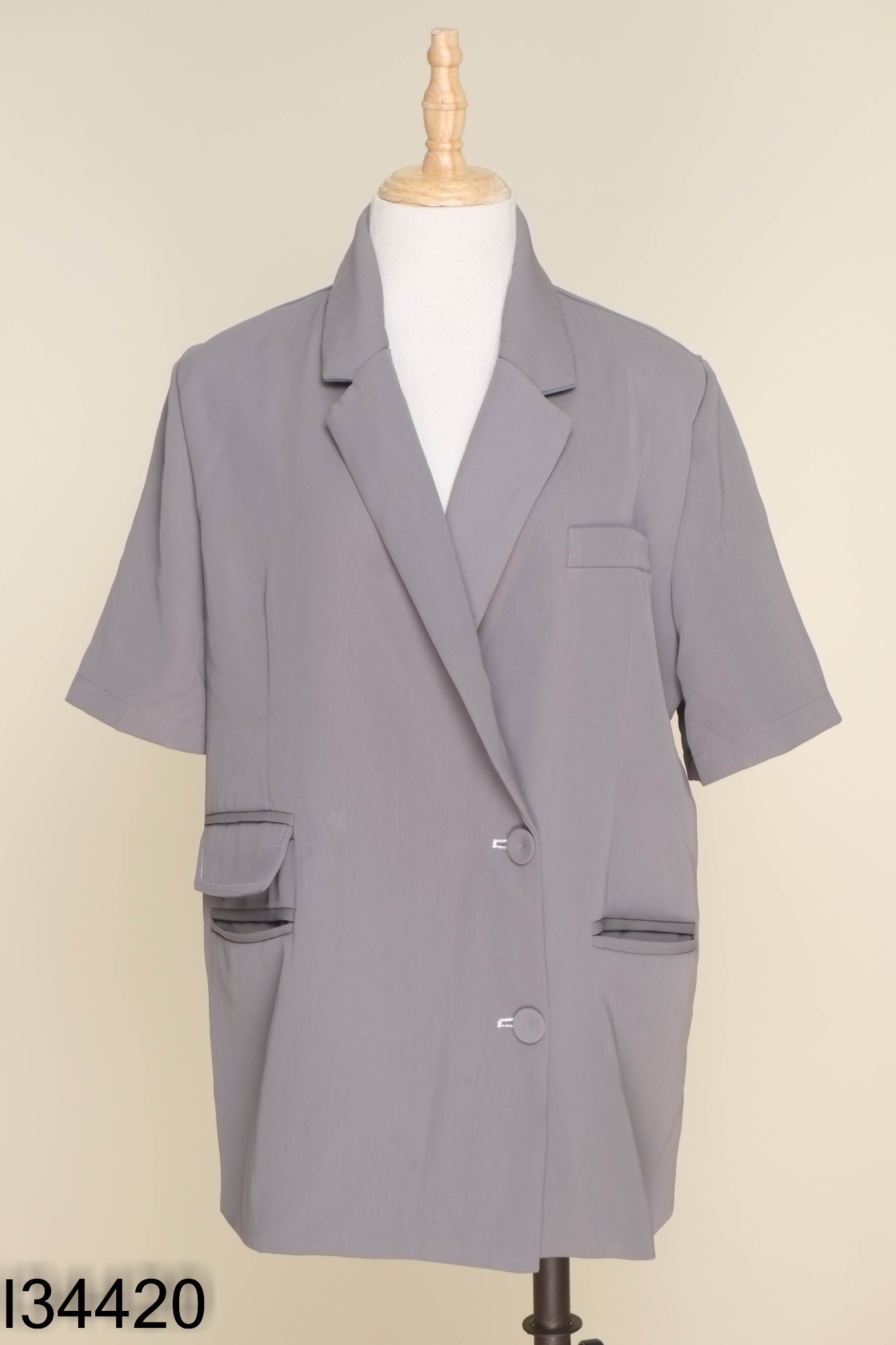 Blazer xám trơn phối khuy