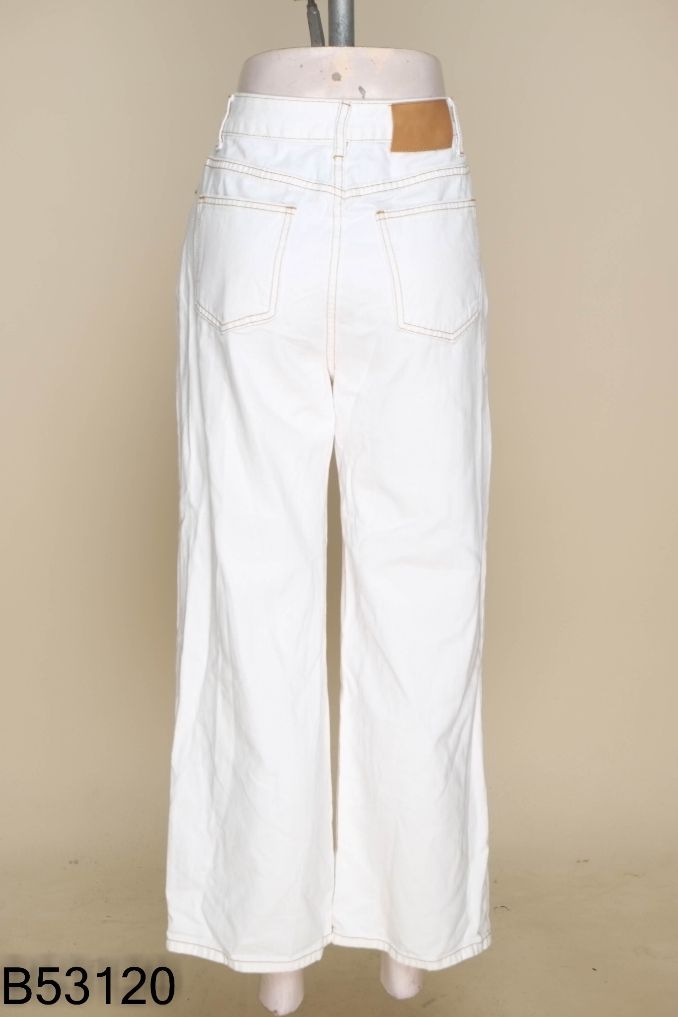 Quần jeans trắng viền chỉ nâu