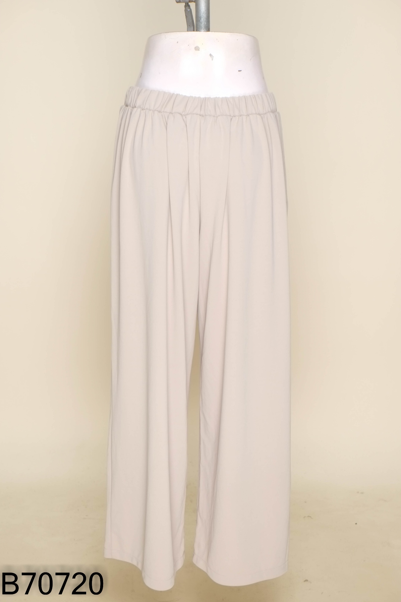 Quần UNIQLO be ống rộng