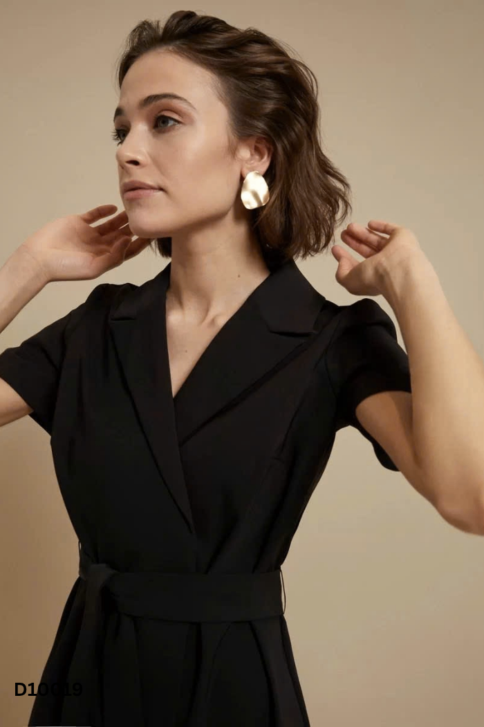 Váy đen cổ vest