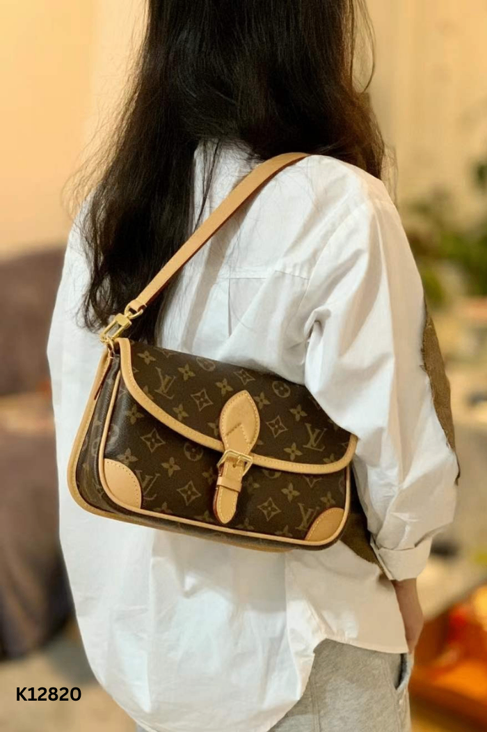 Túi da nâu họa tiết