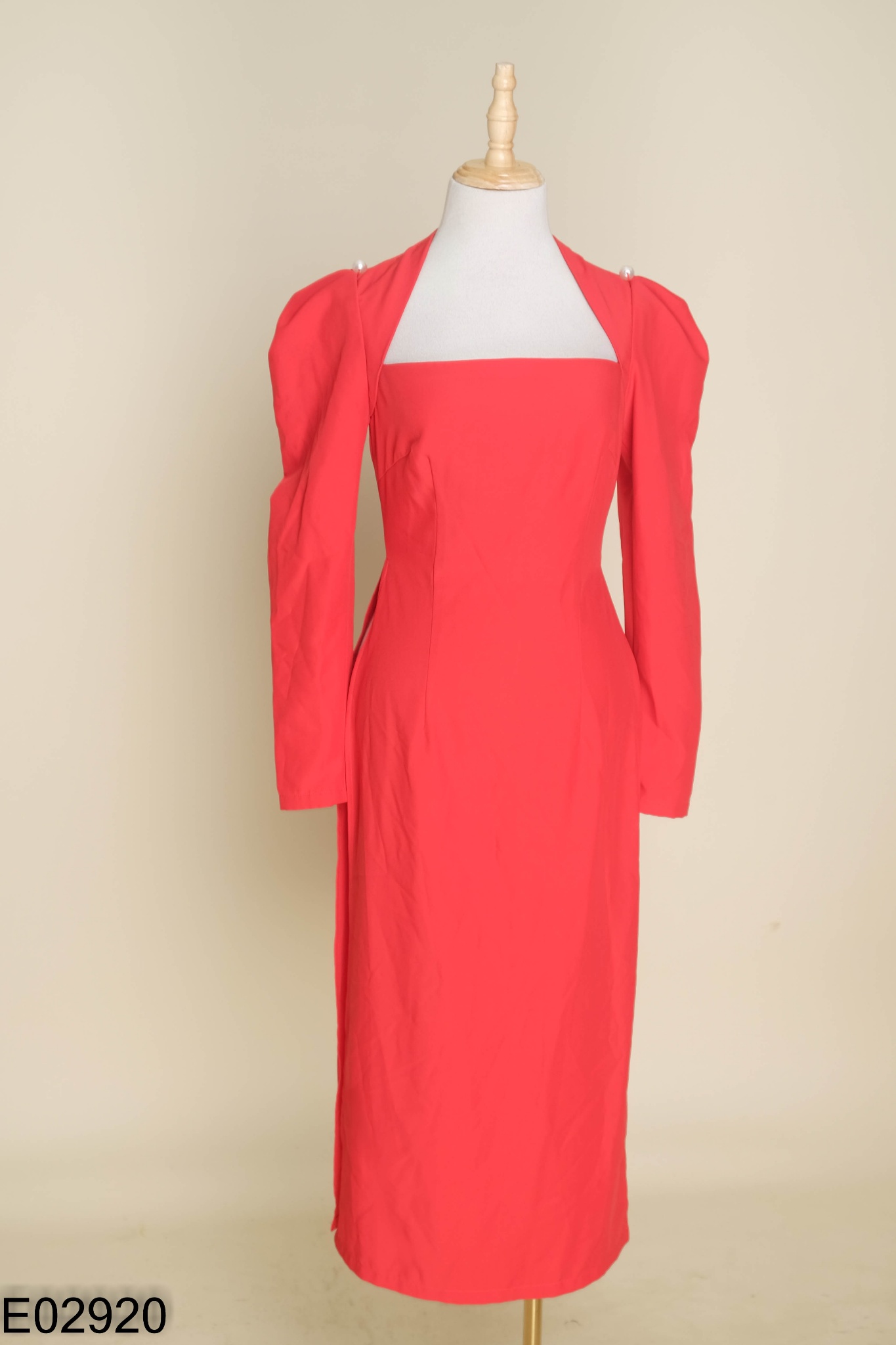 Áo dài RECHIC đỏ đính ngọc