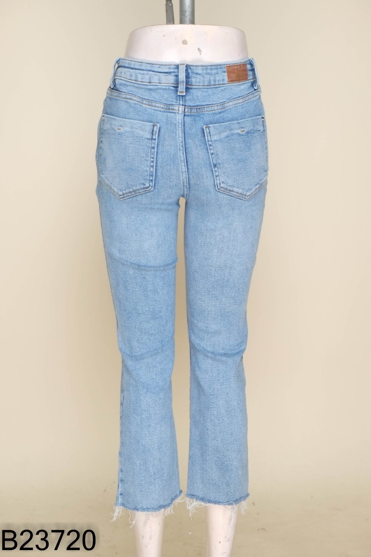 Quần jeans xanh ZARA cắt gấu