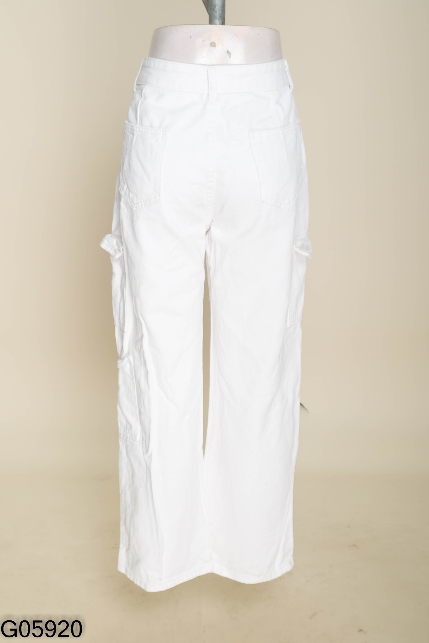 Quần jeans trắng ống rộng