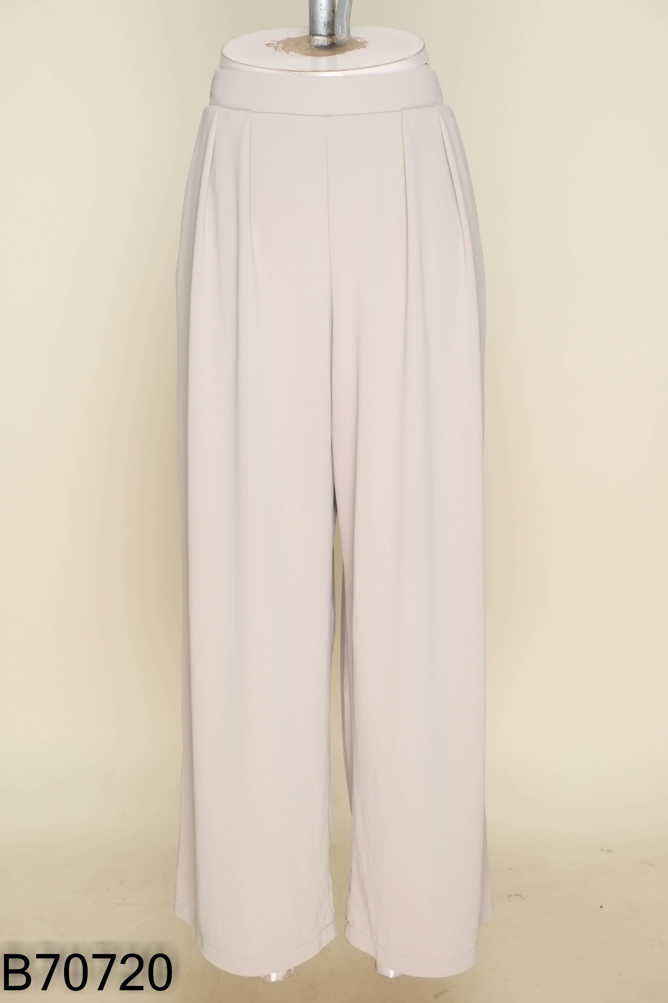 Quần UNIQLO be ống rộng