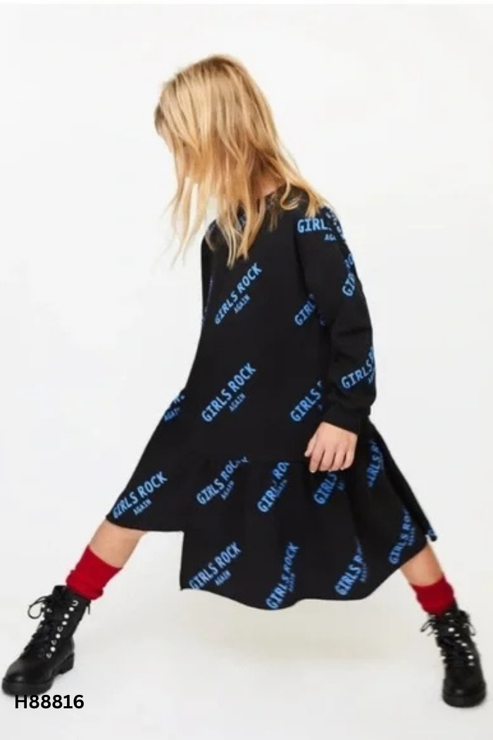 Váy nỉ đen ZARA in chữ xanh