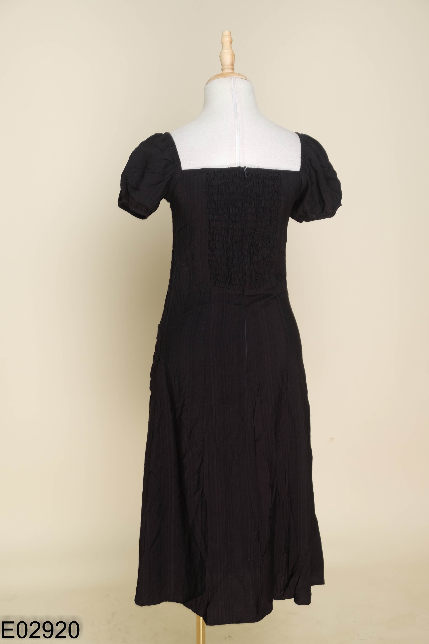 Váy ADORE DRESS đũi đen cổ vuông