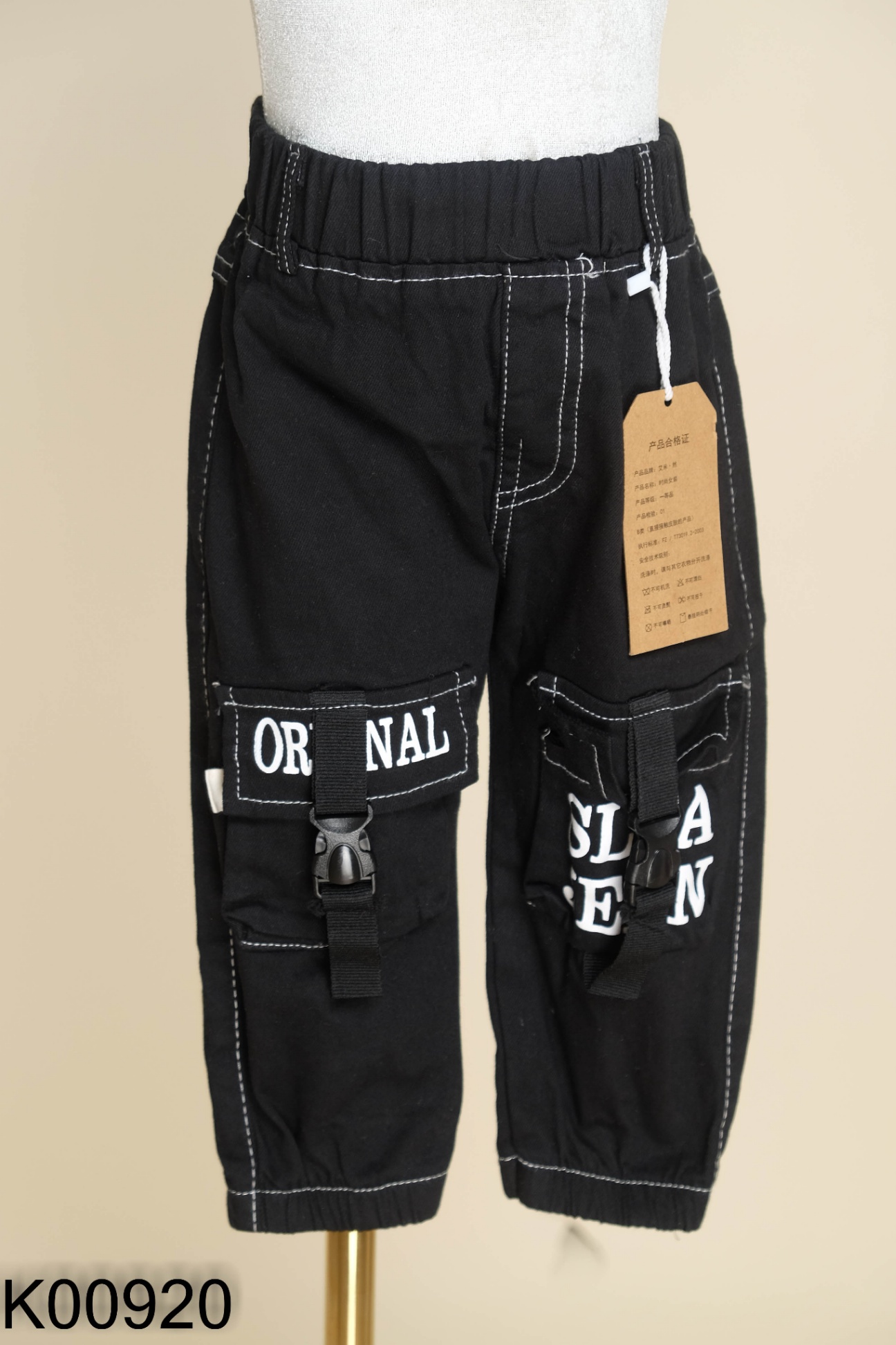 NEWTAG Quần jeans đen in chữ KIDS