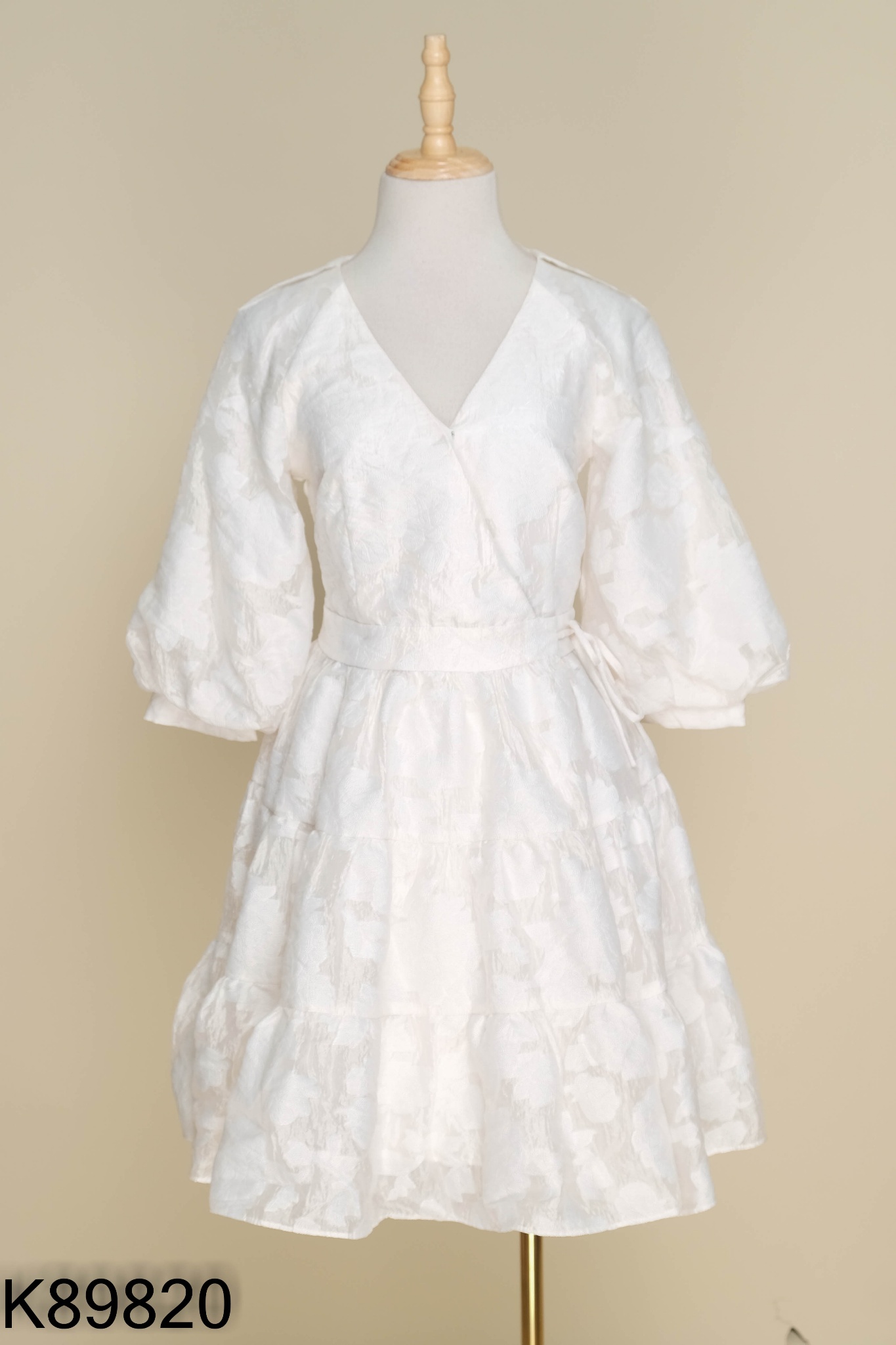 Váy HIME trắng cổ V