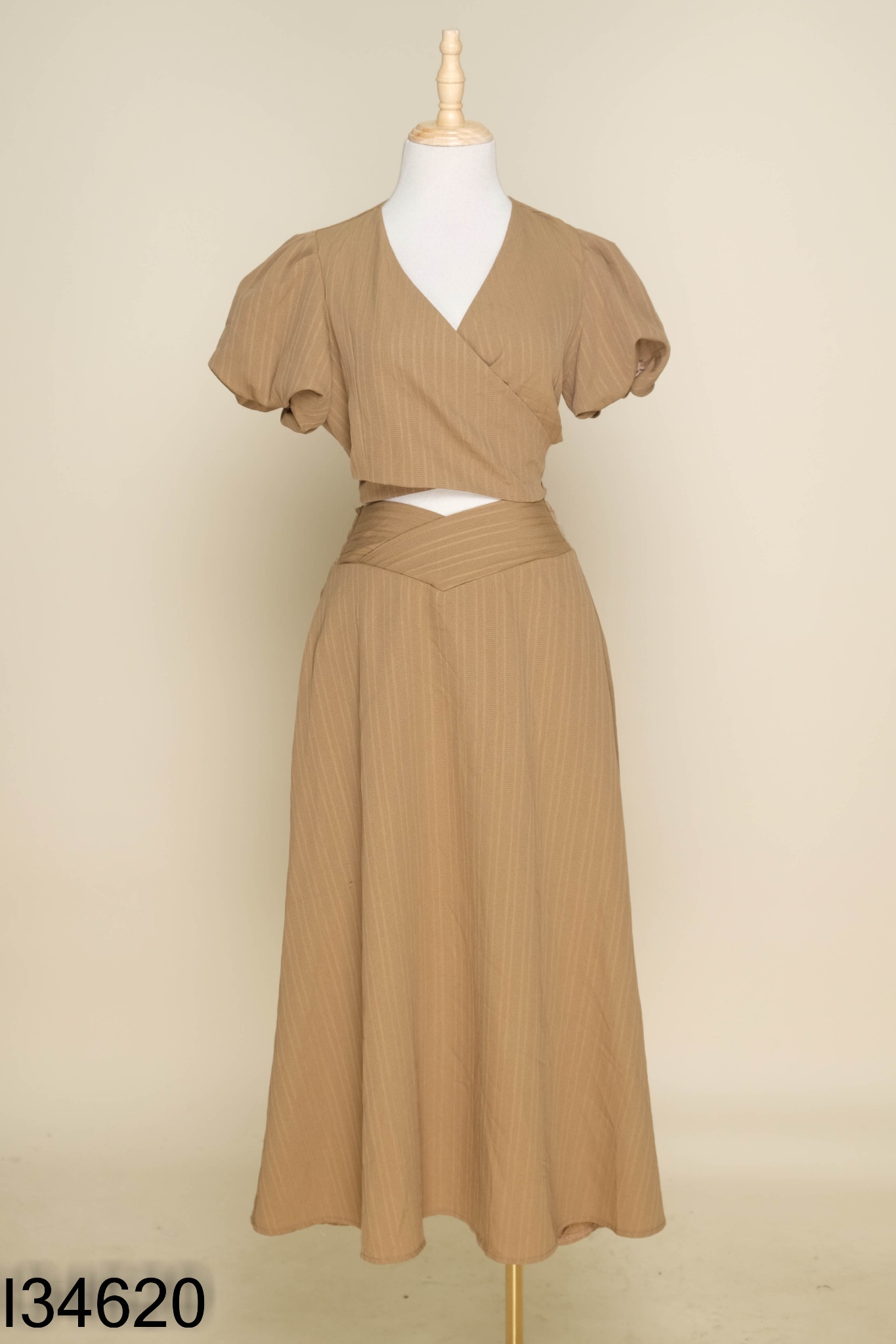 NEWTAG SET Áo nâu croptop + chân váy