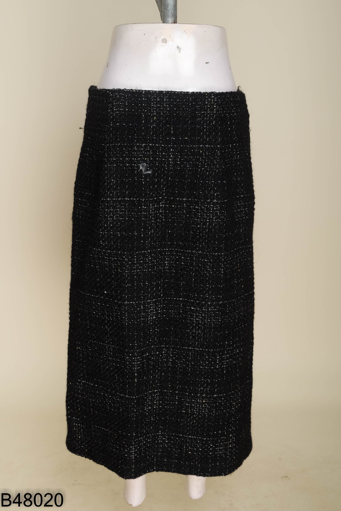 Chân váy dạ đen MIXXO phối cúc