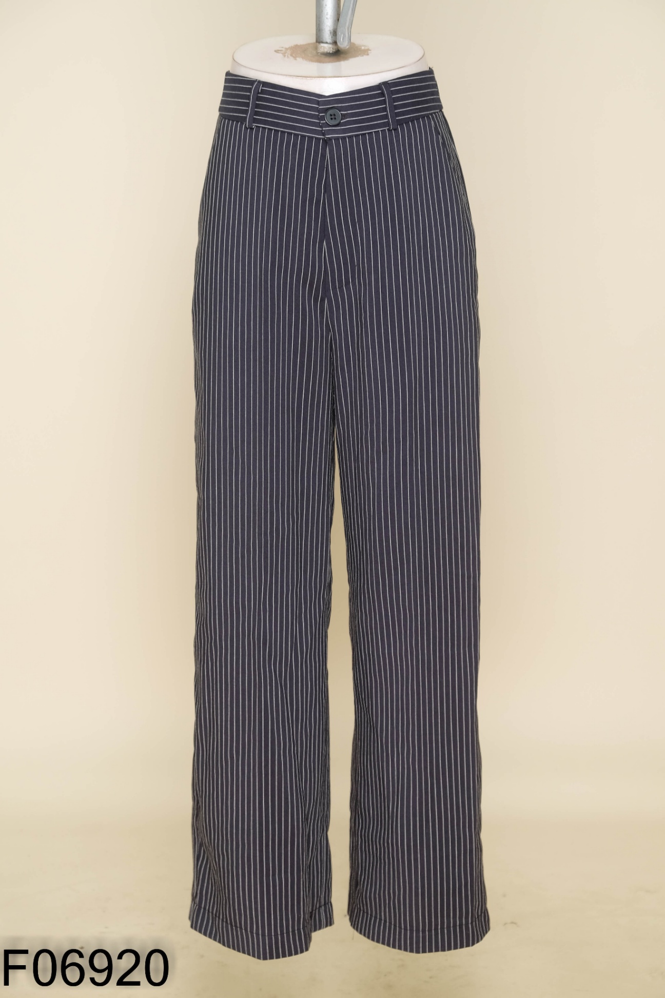 Quần culottes đen sọc trắng