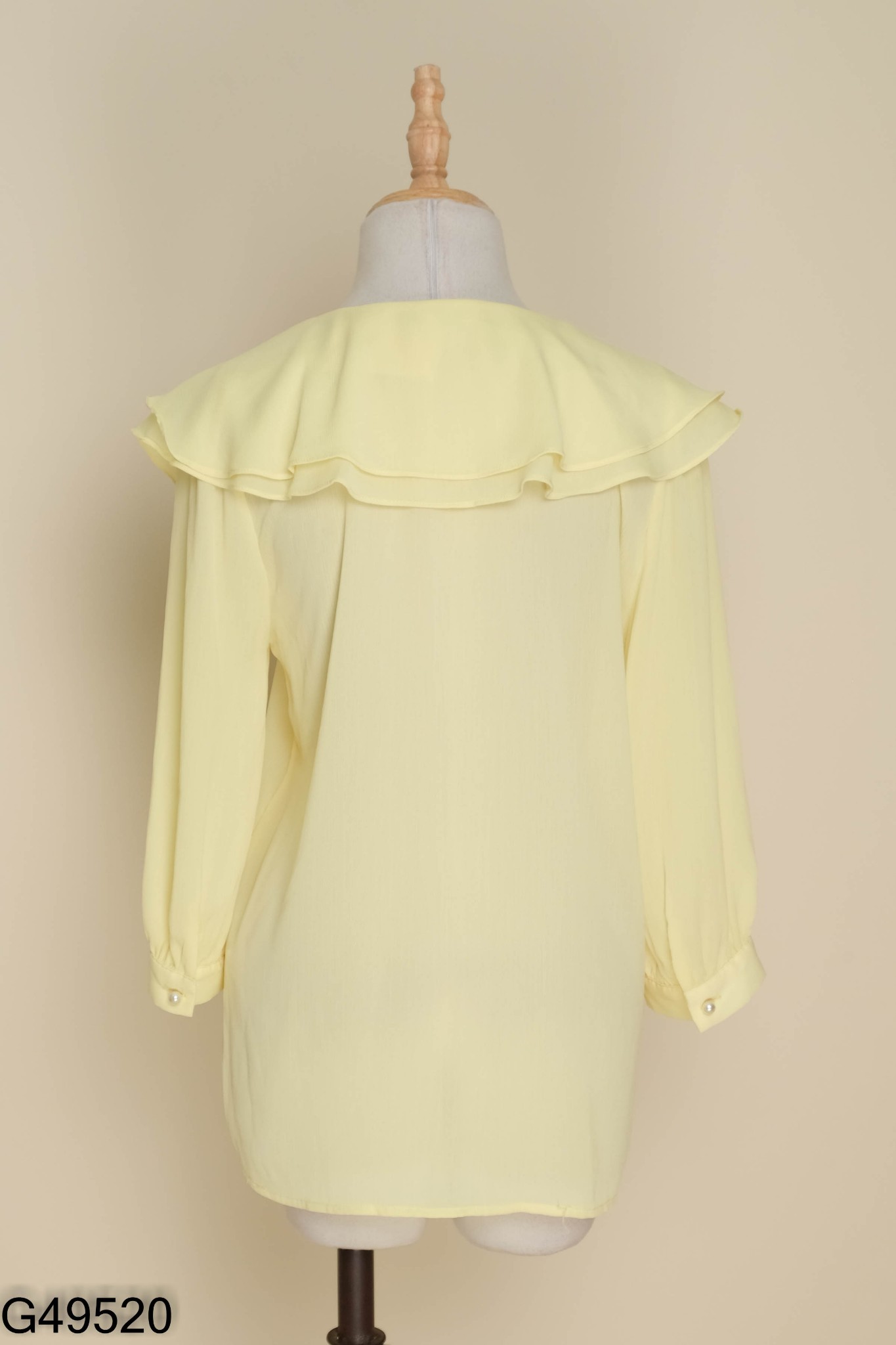 Áo vàng MIXXO cổ sen đính ngọc