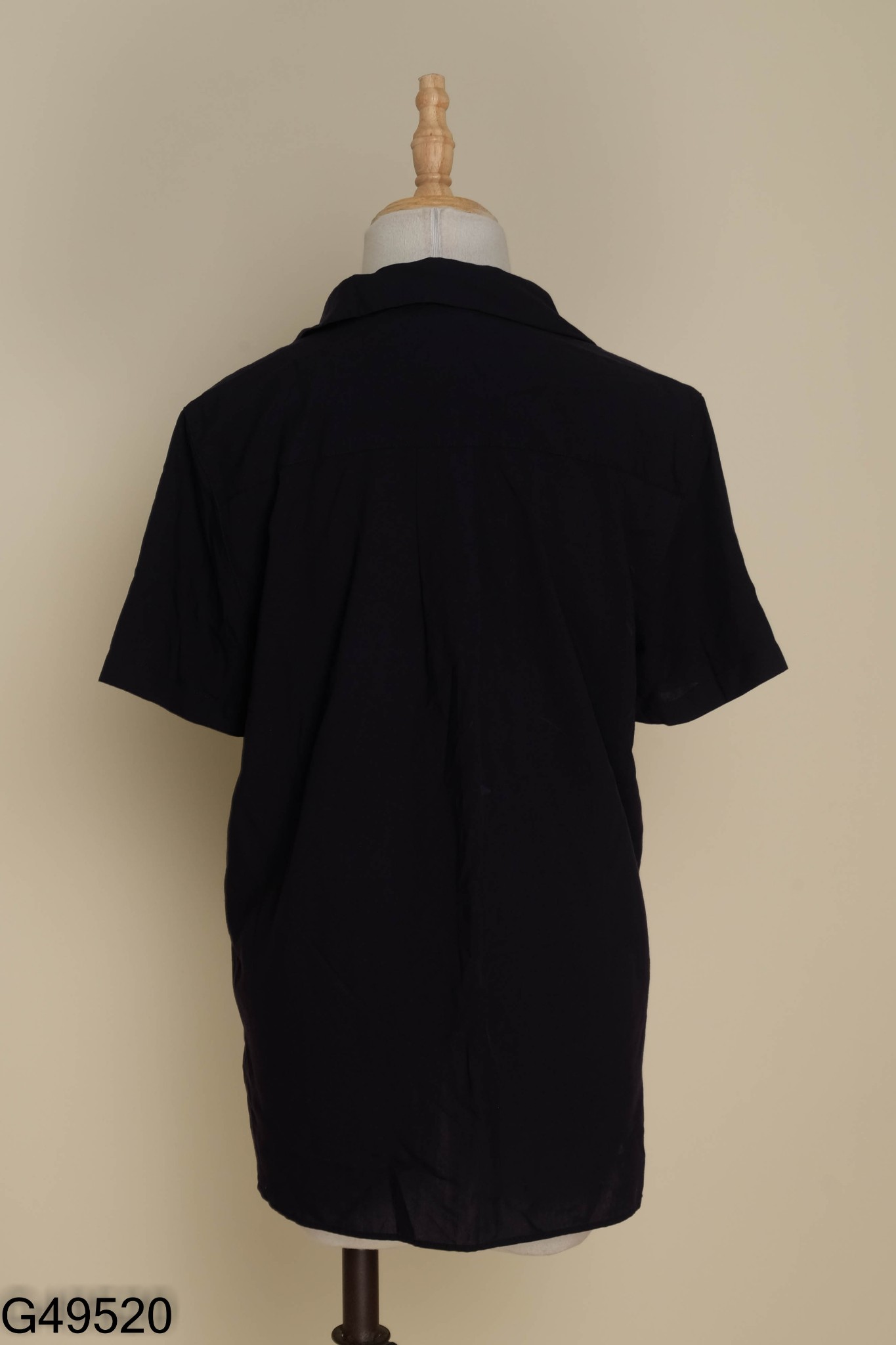 Áo sơ mi UNIQLO đen ngắn tay