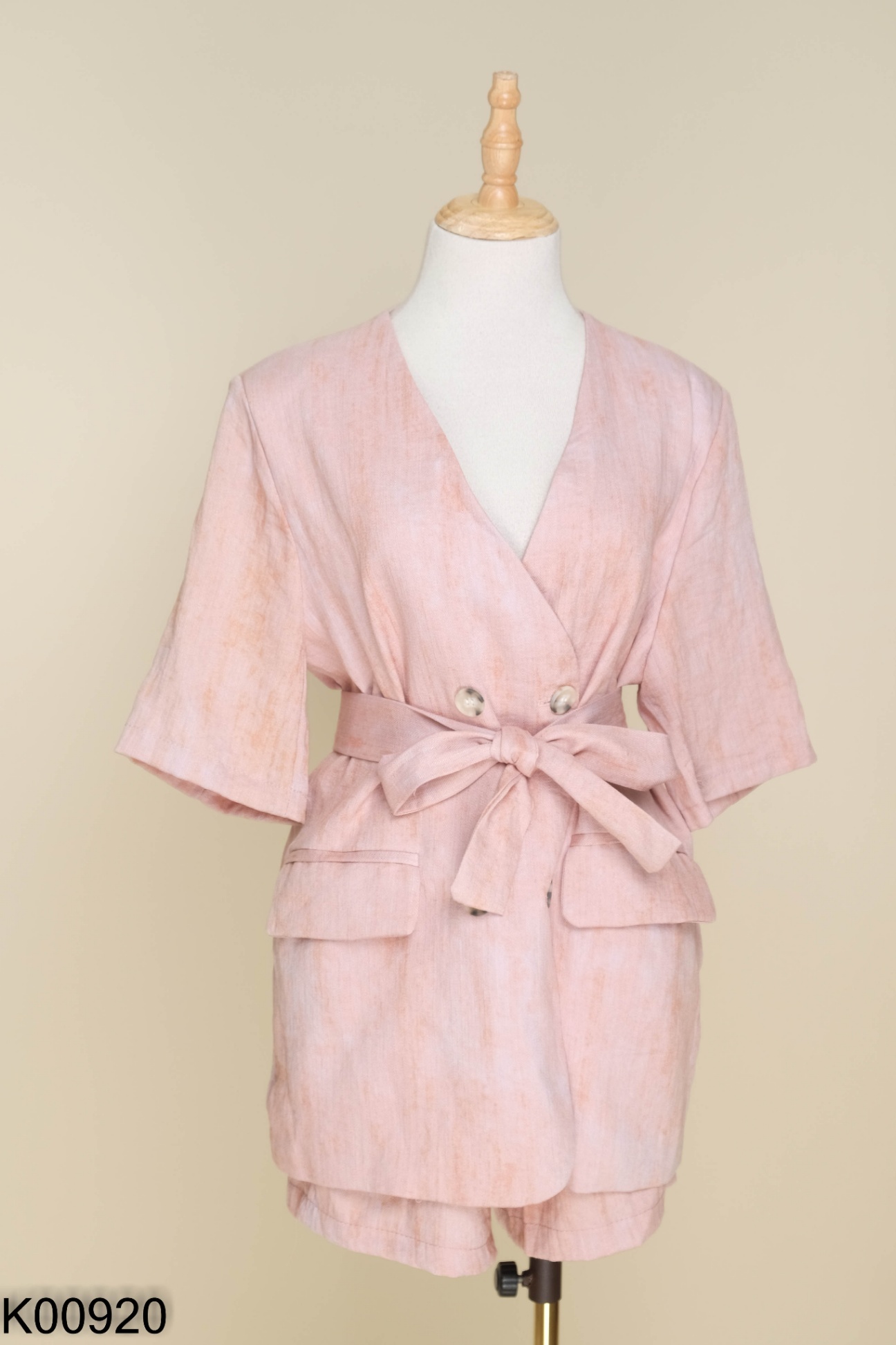 NEWTAG Set Áo hồng dáng blazer kèm đai + quần shorts