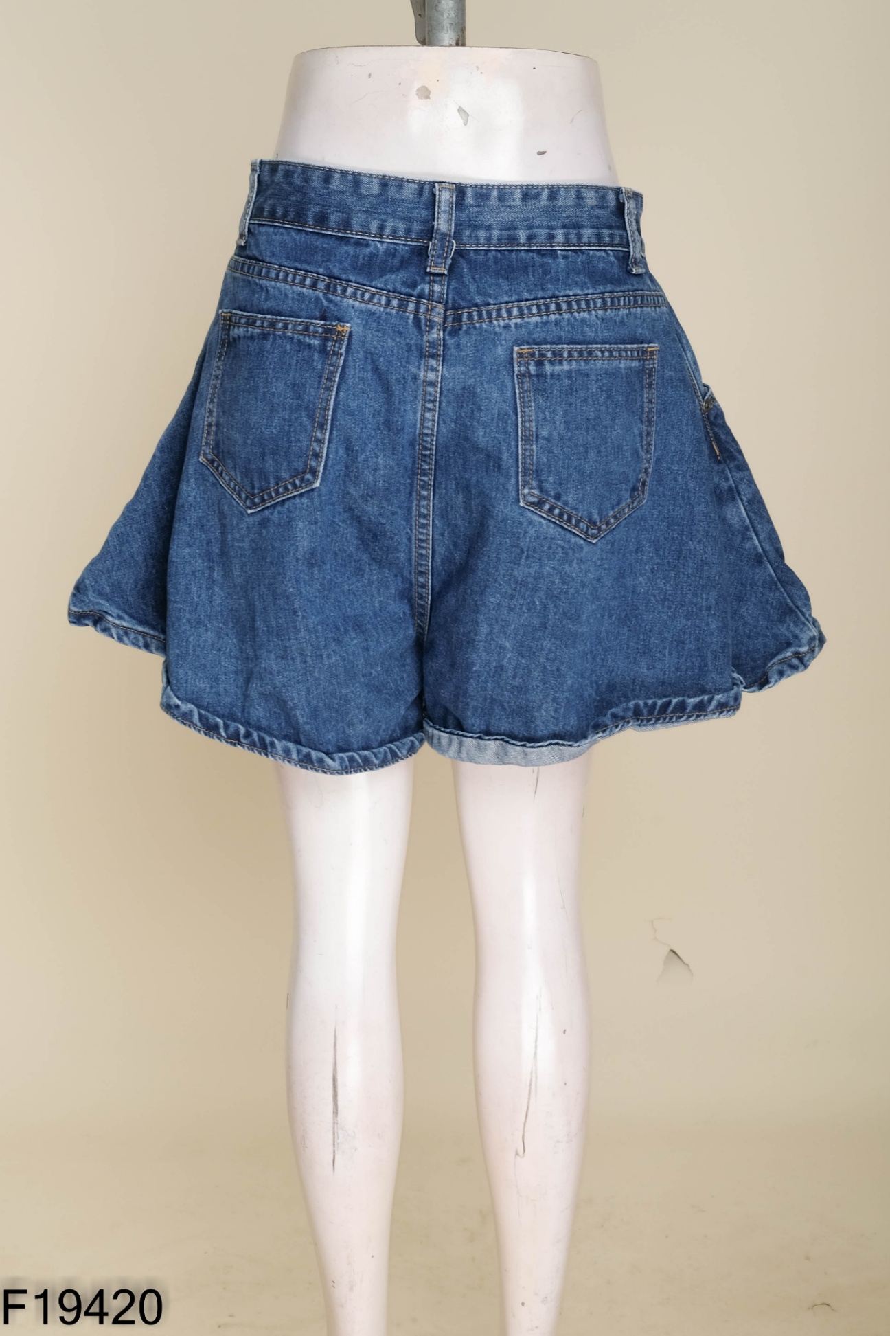 Quần shorts jeans xanh trơn