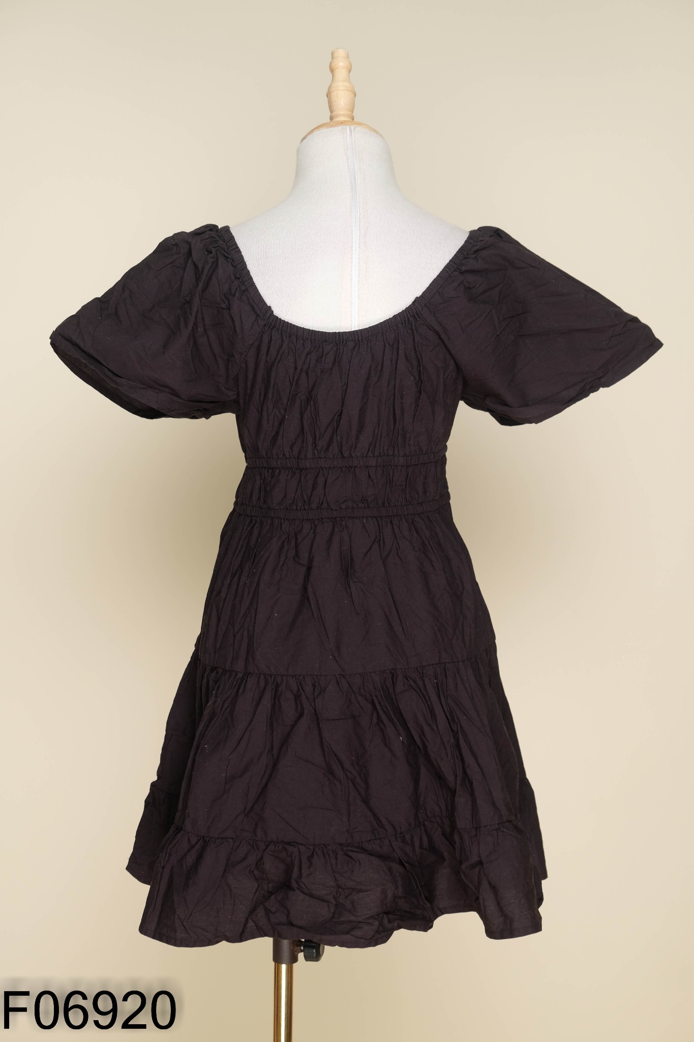 Váy COTTON ON đen cổ vuông