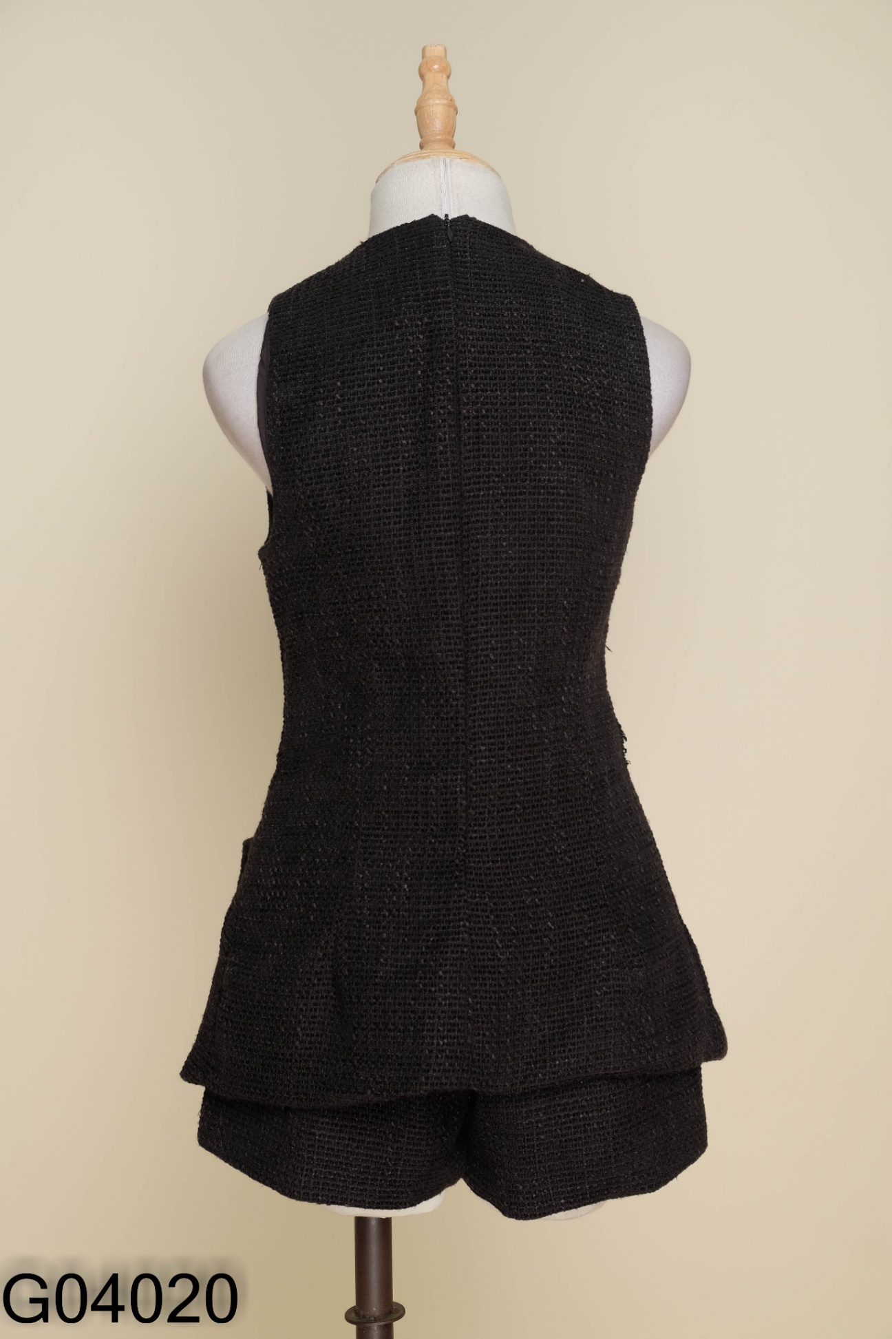 Set dạ tweed đen áo sát nách + quần shorts