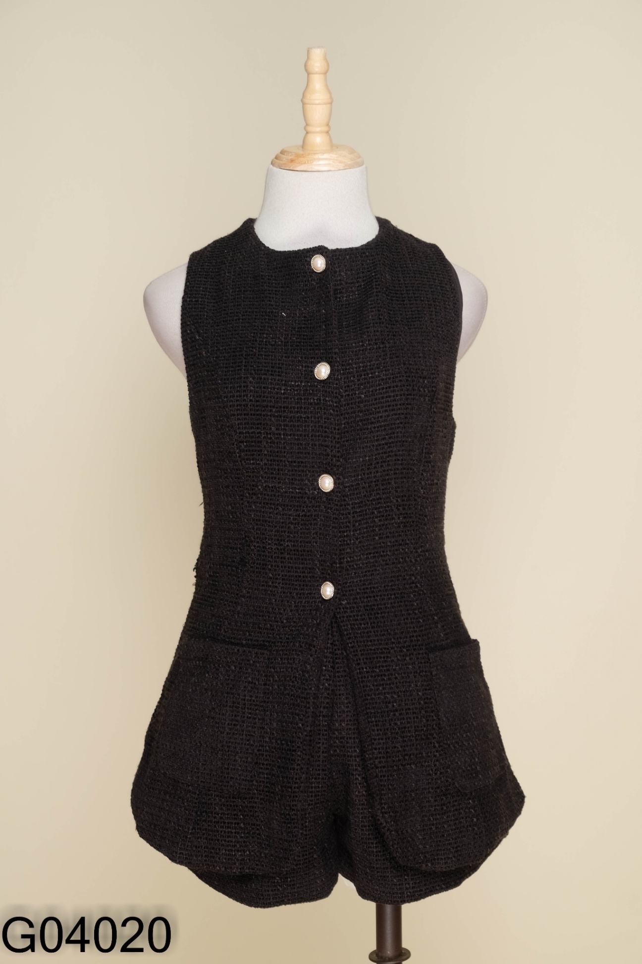 Set dạ tweed đen áo sát nách + quần shorts