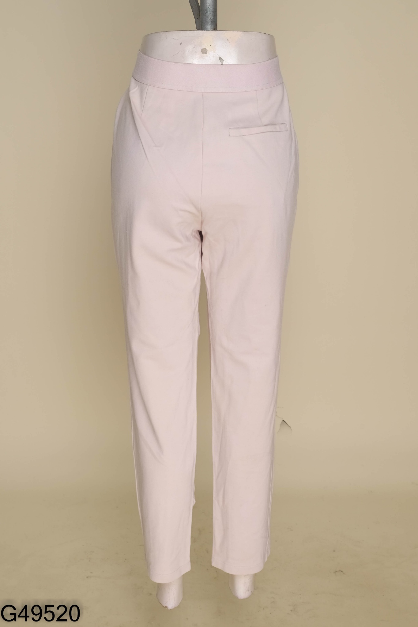 Quần hồng UNIQLO giân giữa