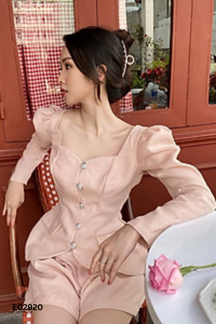 Áo RECHIC hồng cổ vuông
