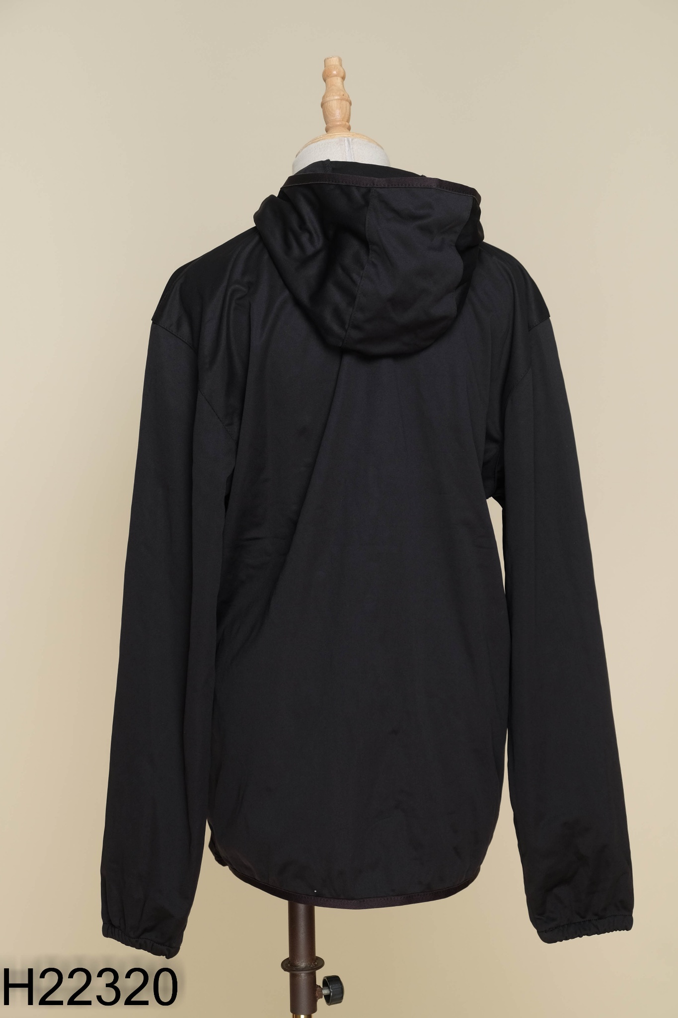 Áo hoodies gió đen có mũ