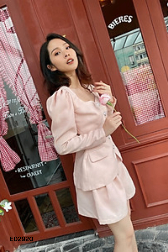 Áo RECHIC hồng cổ vuông