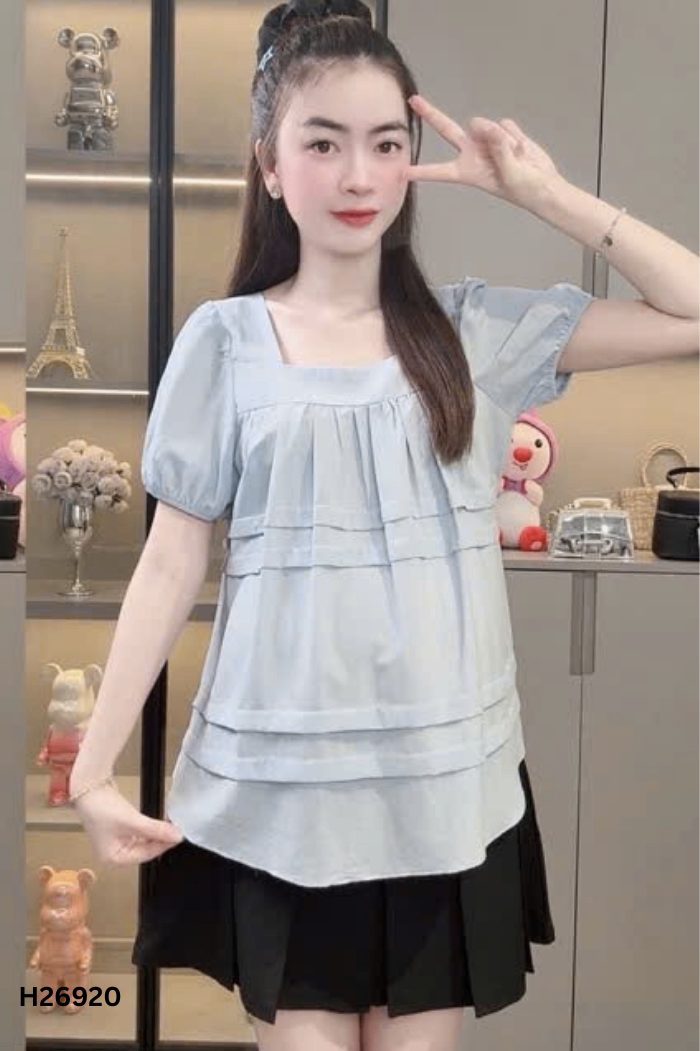 Áo lụa xanh cổ vuông
