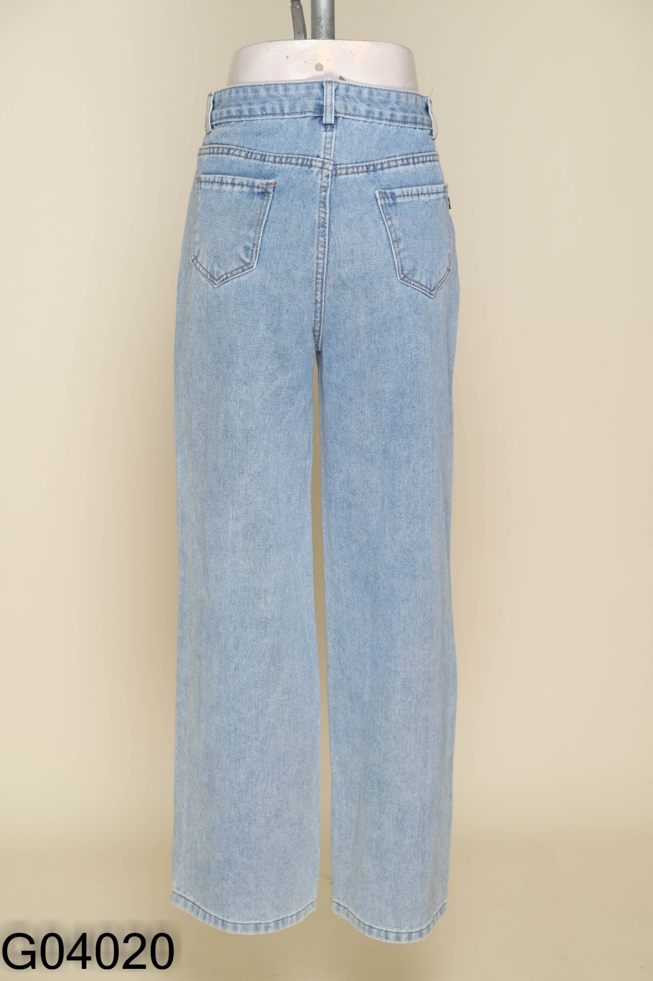 Quần jeans xanh suông