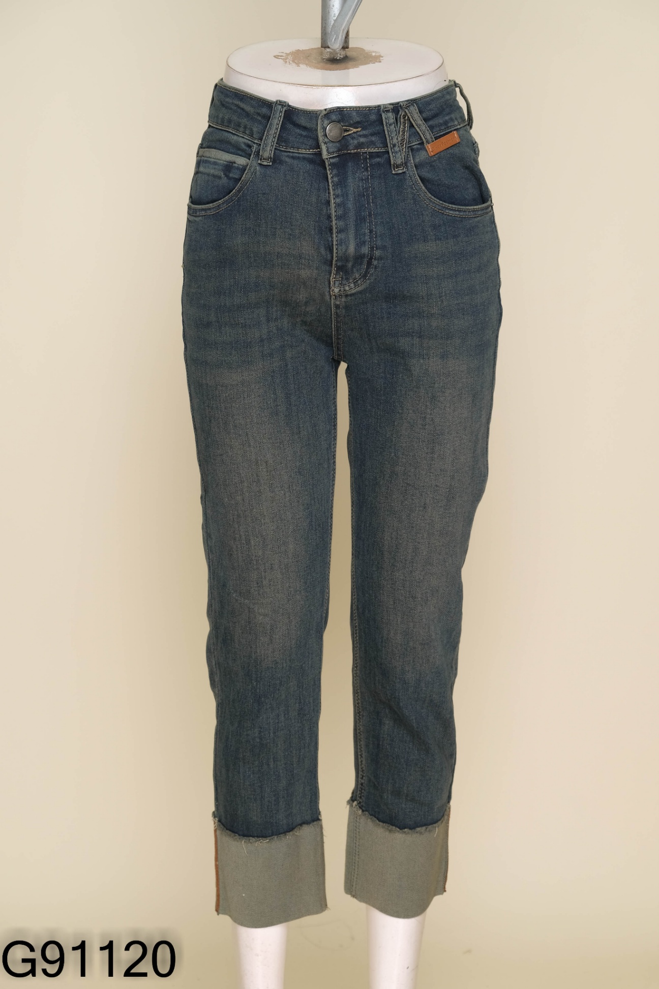 Quần jeans xanh bạc gấp gấu