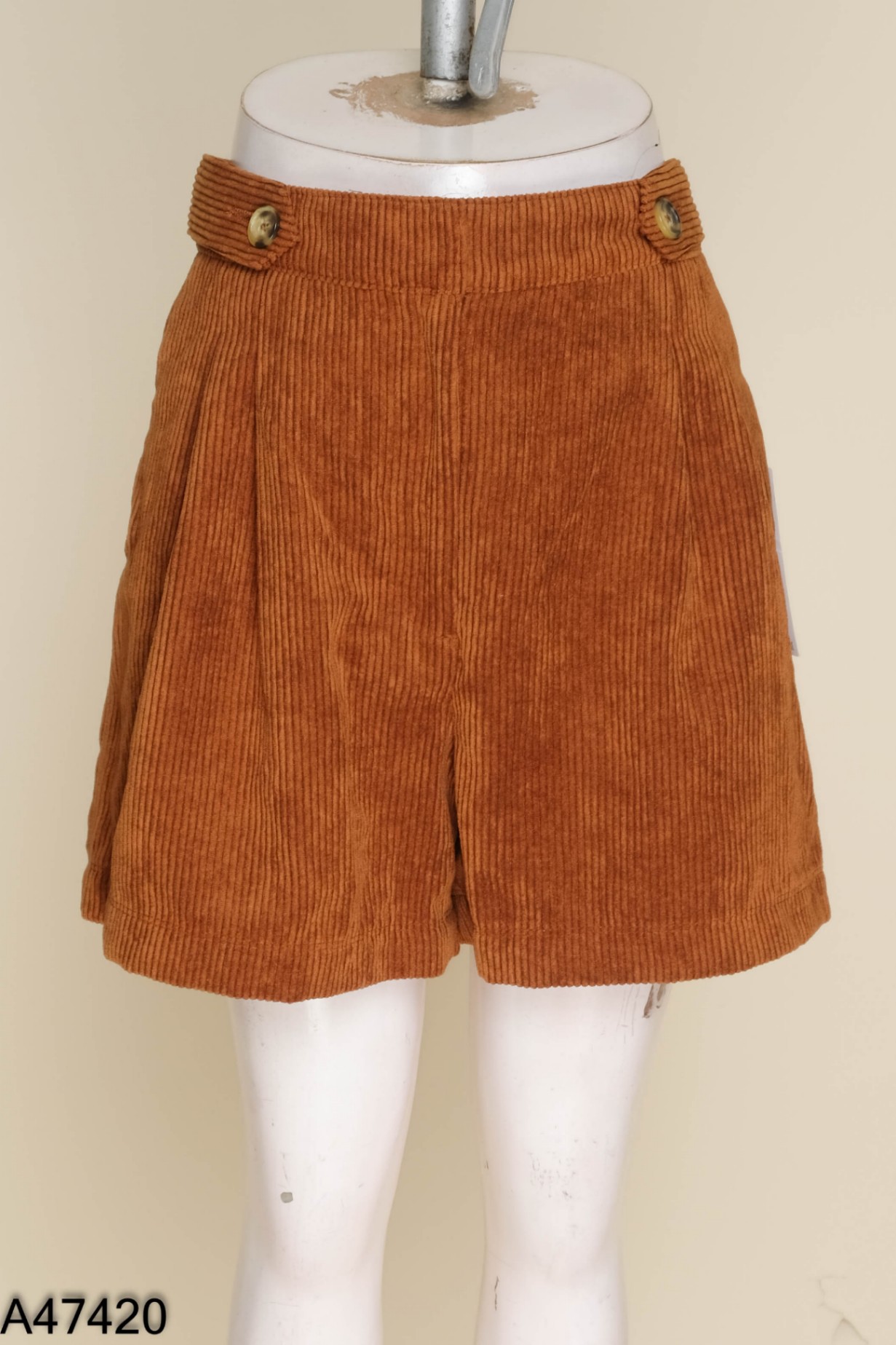 NEWTAG Quần shorts ZARA nâu nhung tăm