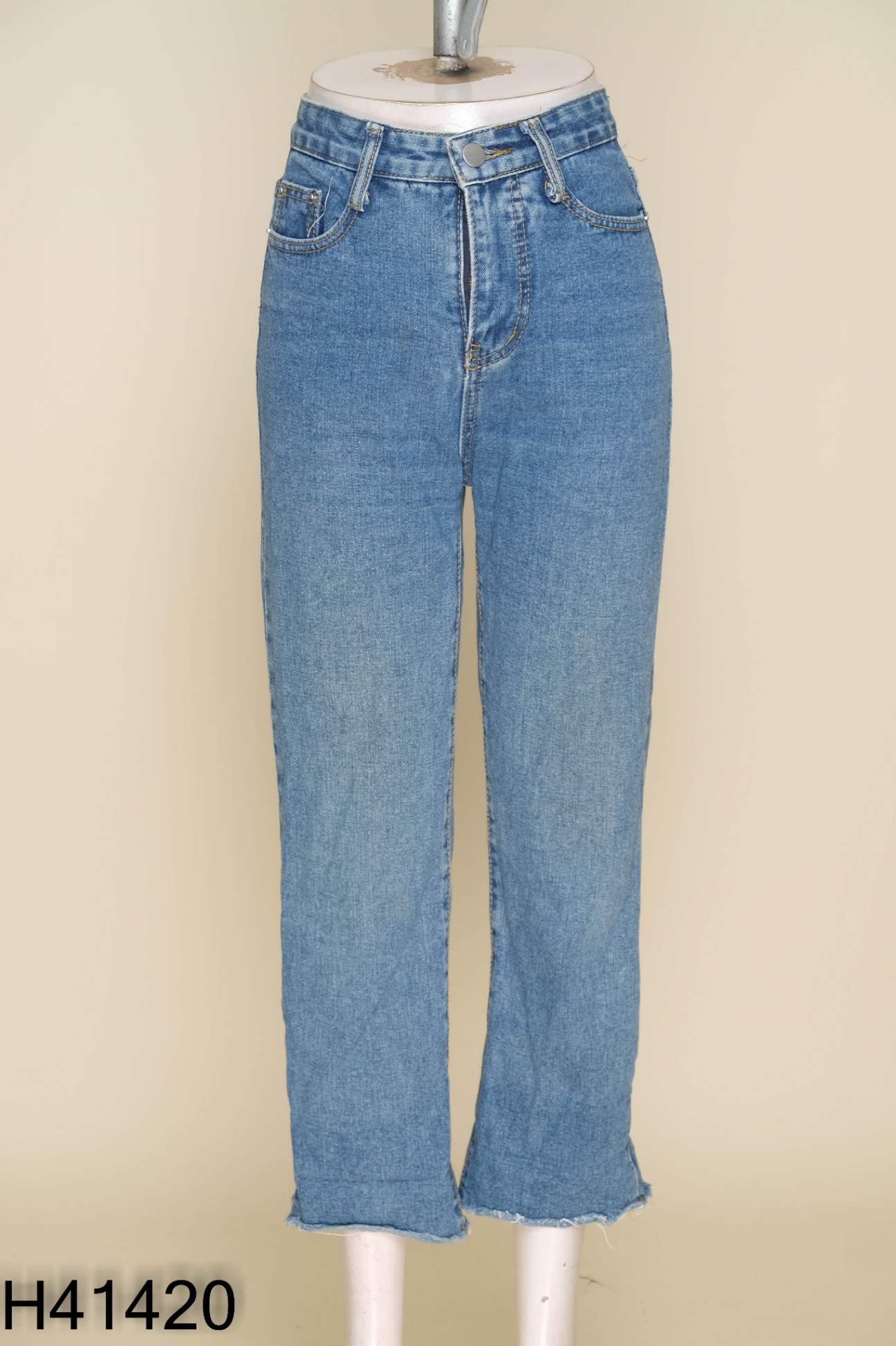 Quần jeans xanh trơn cắt gấu