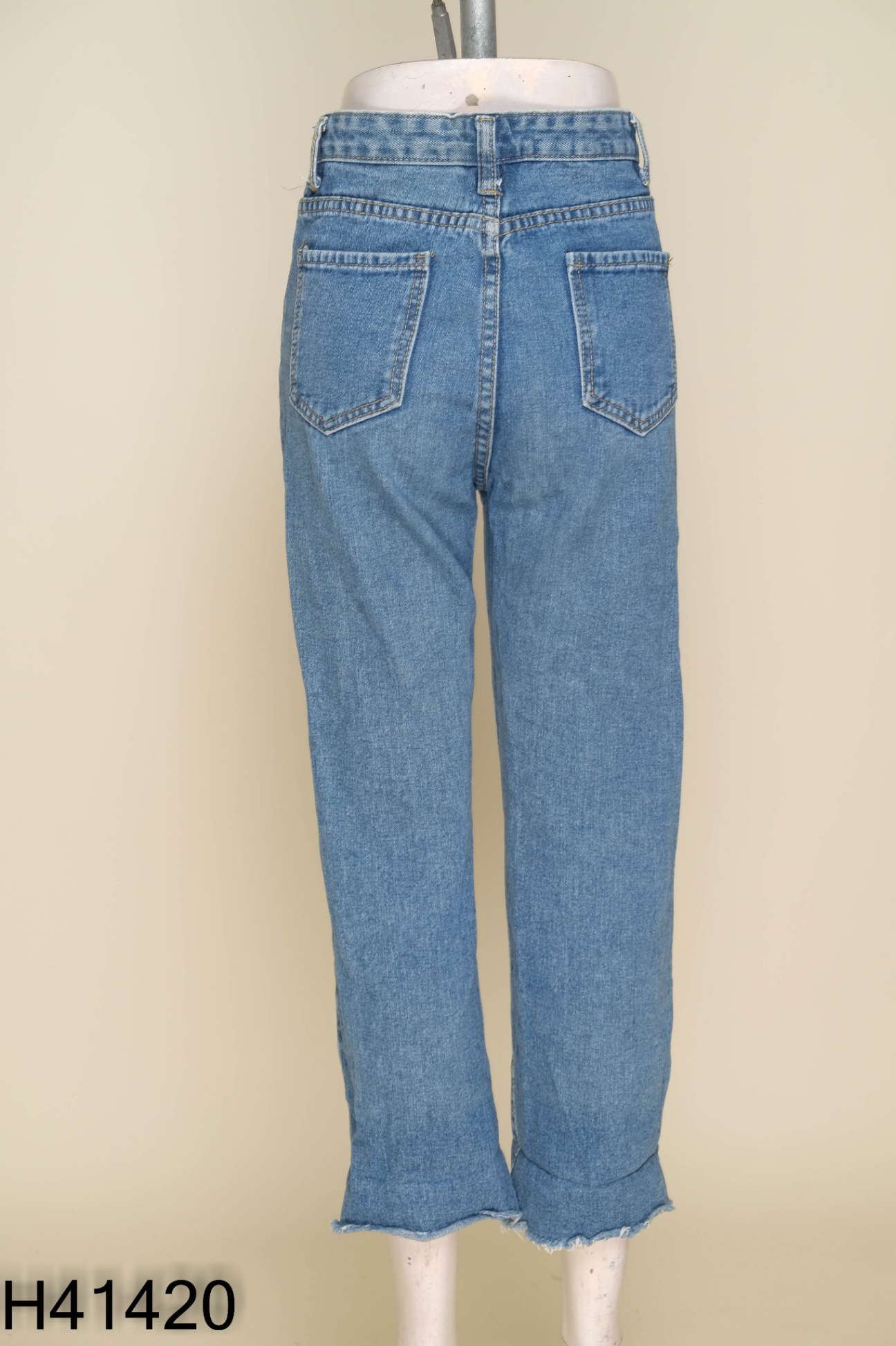 Quần jeans xanh trơn cắt gấu