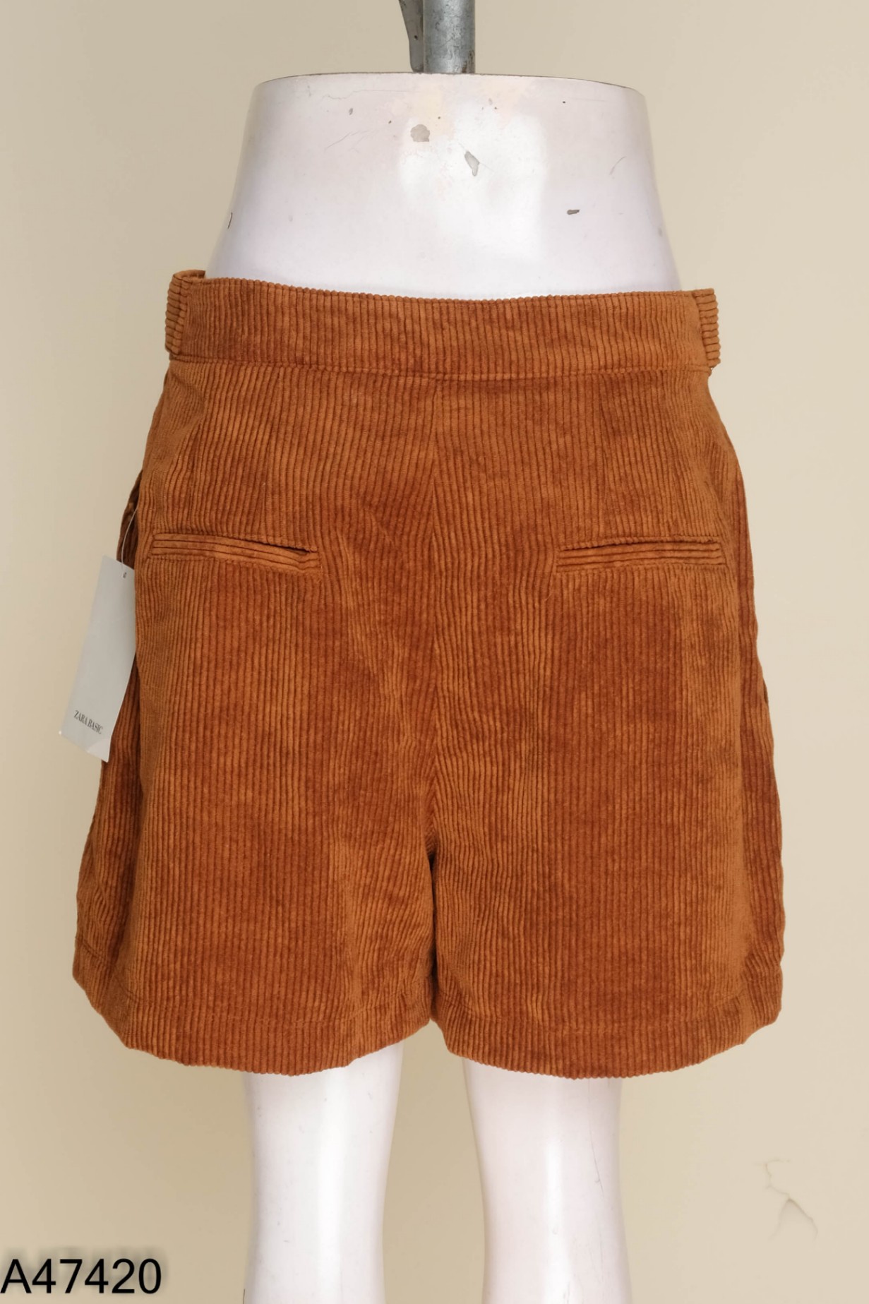 NEWTAG Quần shorts ZARA nâu nhung tăm