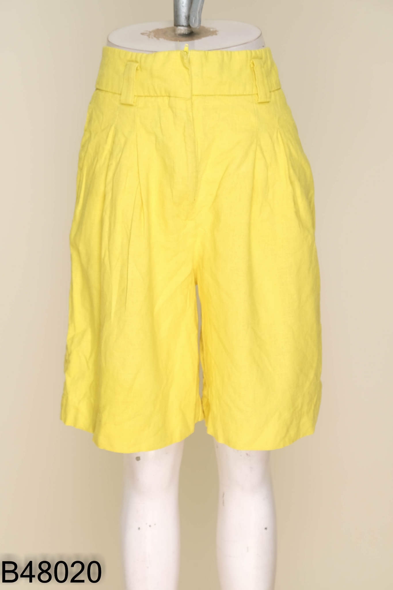 Quần shorts linen MANGO vàng
