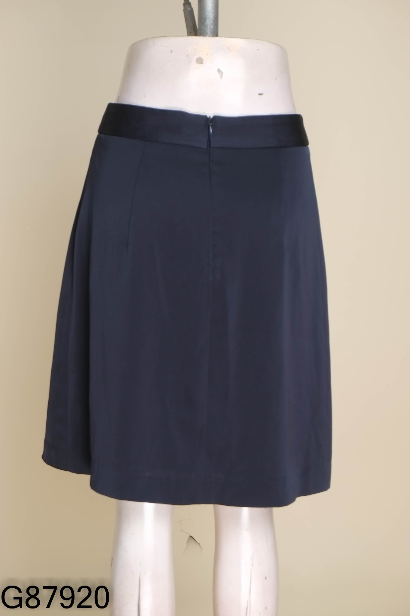Chân váy IVY MODA lụa xanh than