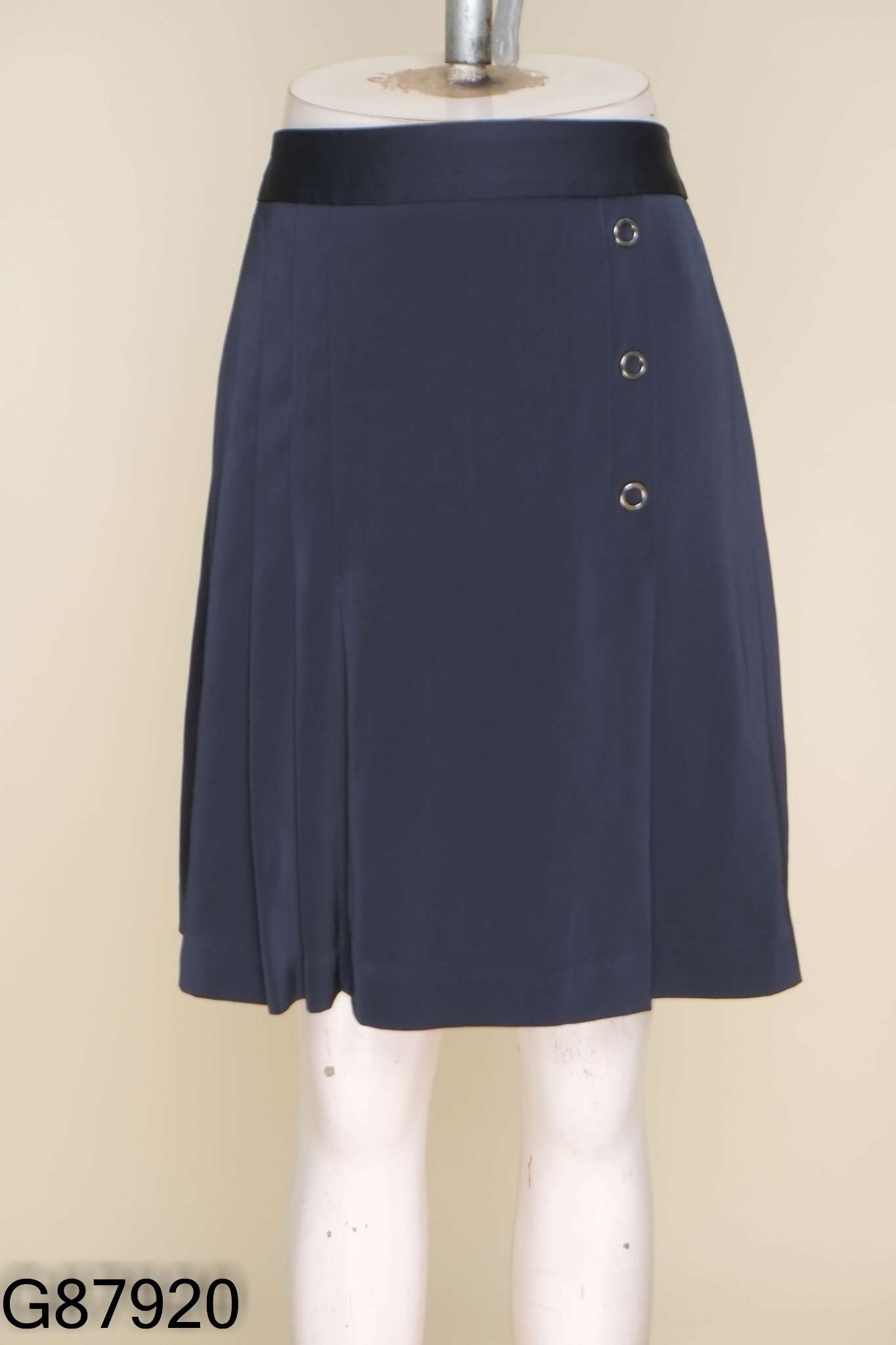 Chân váy IVY MODA lụa xanh than