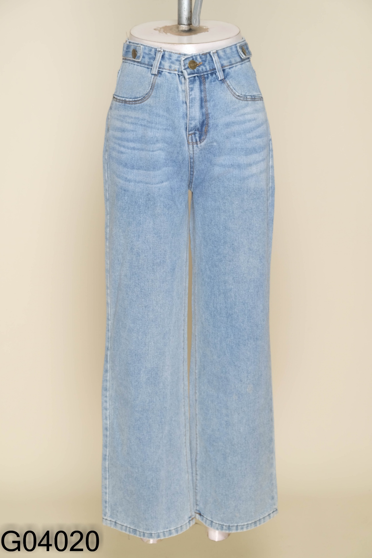 Quần jeans xanh suông