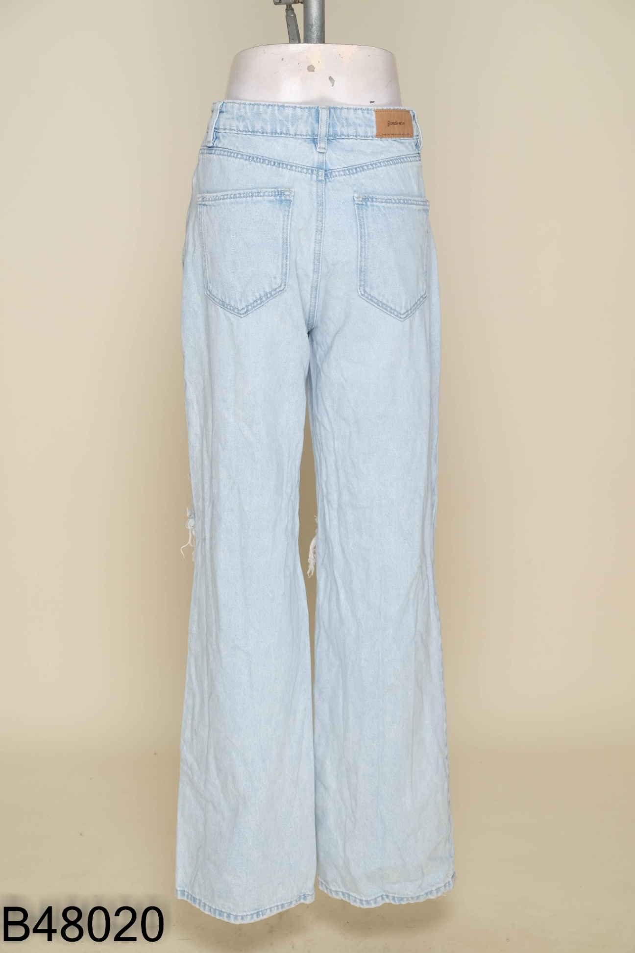 Quần jeans STRADIVARIUS xanh rách