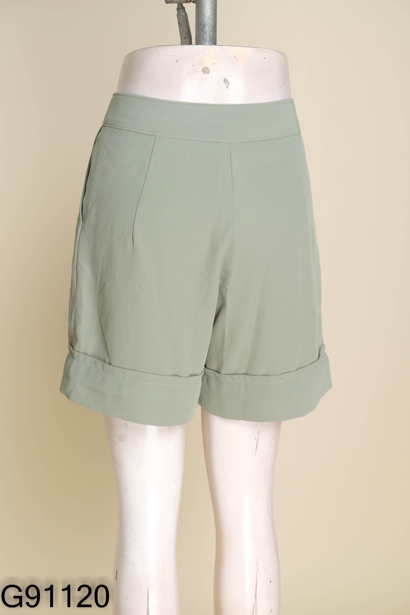 Quần shorts OM DSIGN xanh gấp gấu