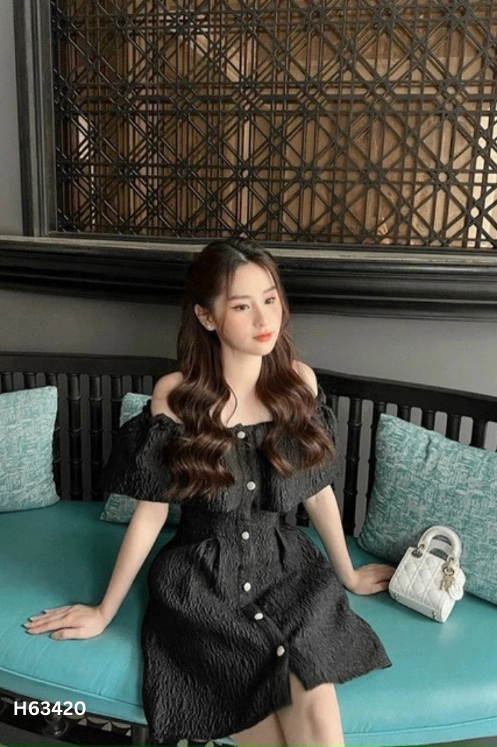 Váy JANG.CLOSET trễ vai đen cài khuy