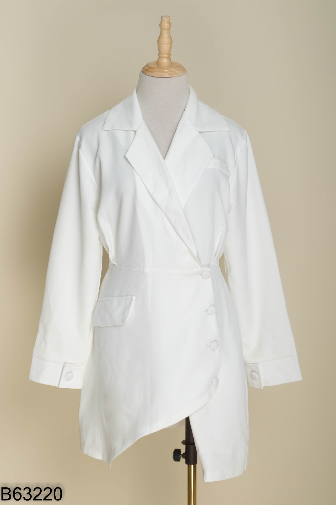Váy MADEBYPHUONG trắng cổ vest