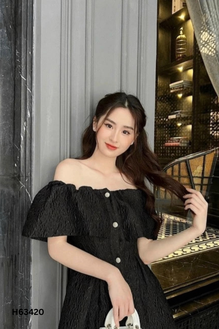 Váy JANG.CLOSET trễ vai đen cài khuy