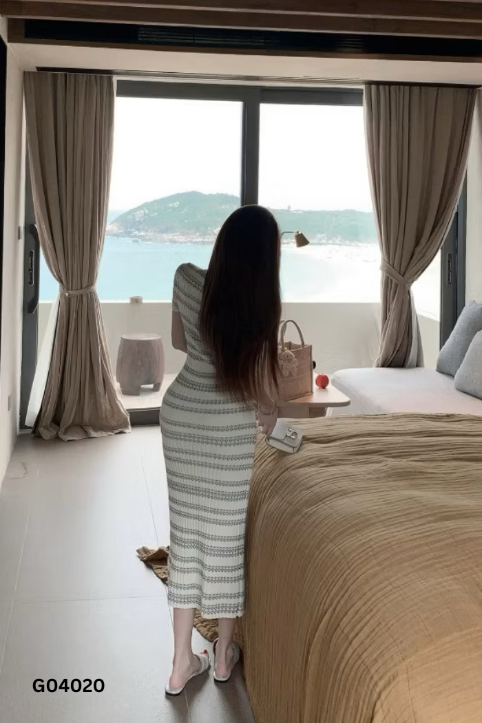 Váy len be phối đen