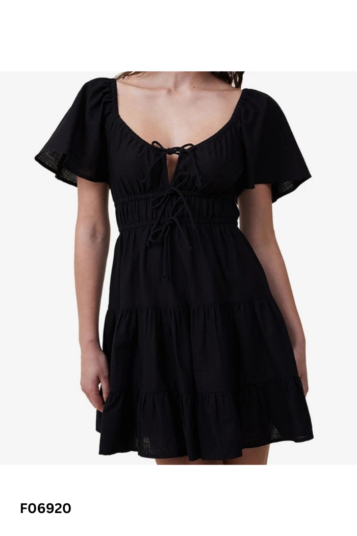 Váy COTTON ON đen cổ vuông