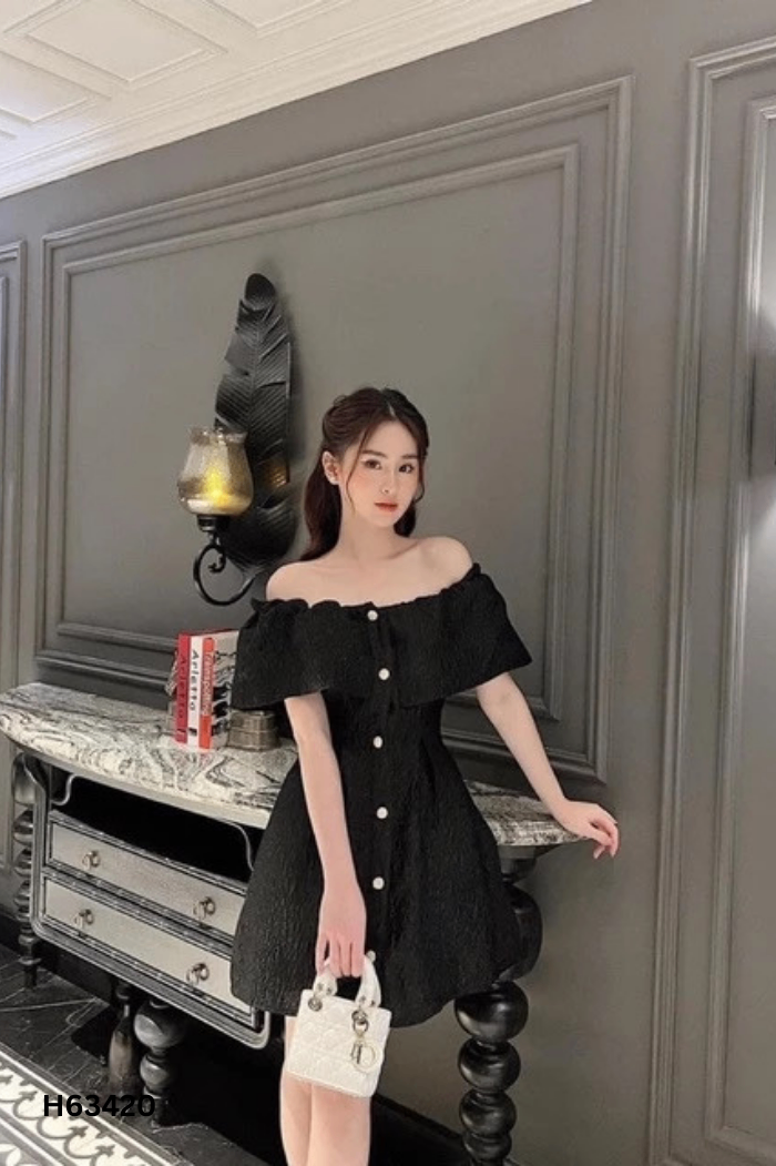 Váy JANG.CLOSET trễ vai đen cài khuy