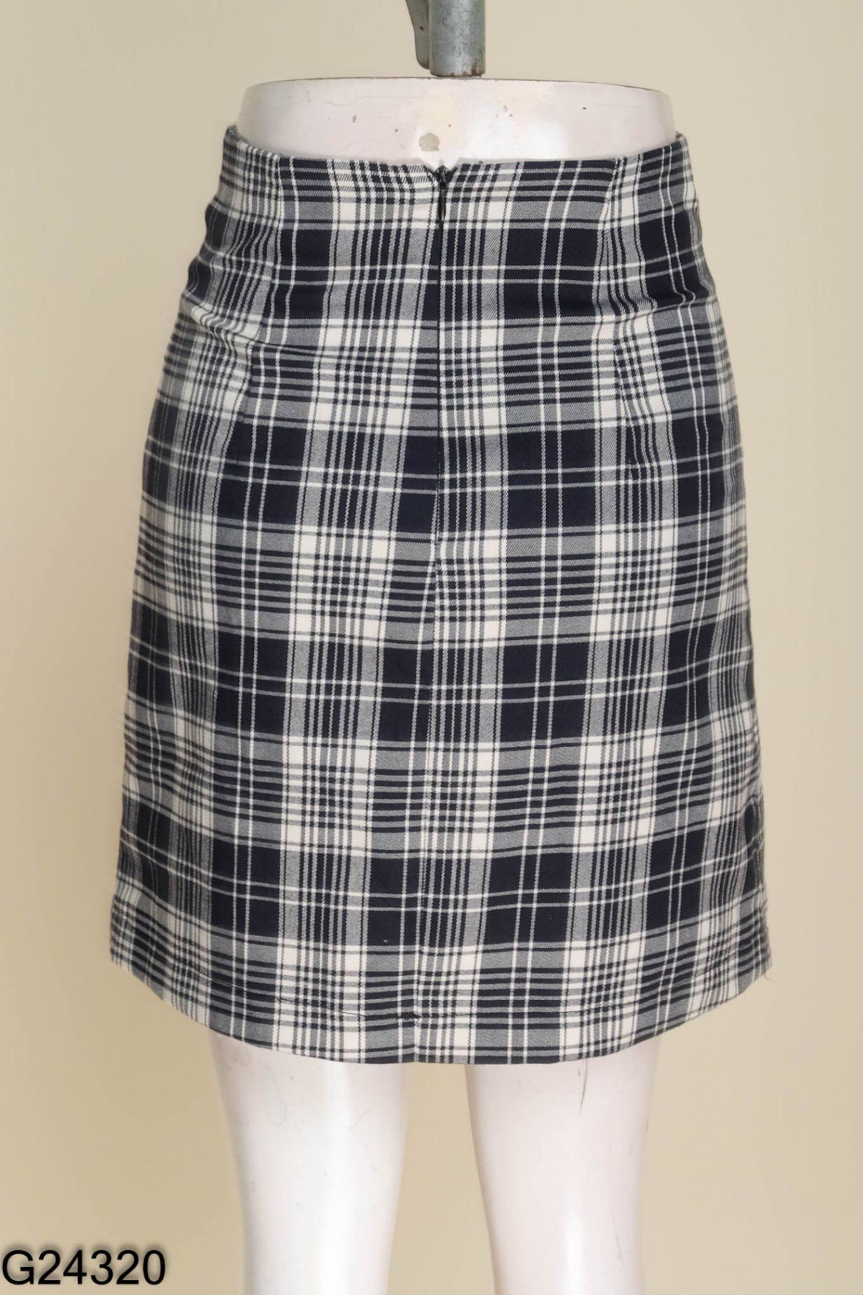 Chân váy ADORE DRESS be kẻ xám đen