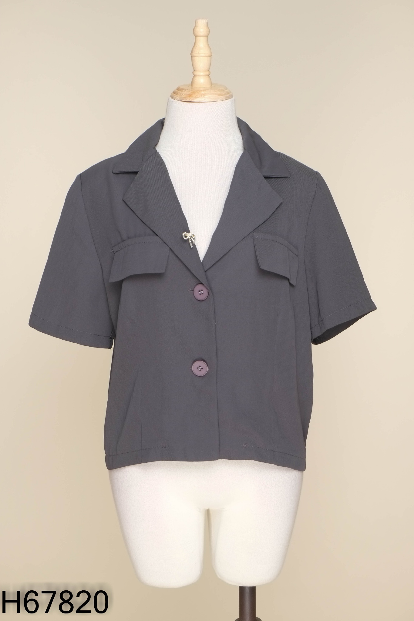 Áo xám ngắn tay cổ vest