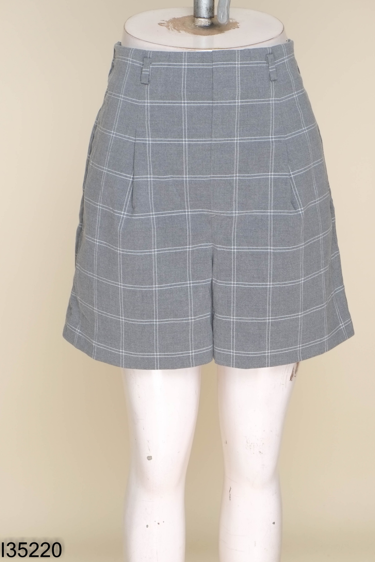 Quần shorts UNIQLO xám kẻ