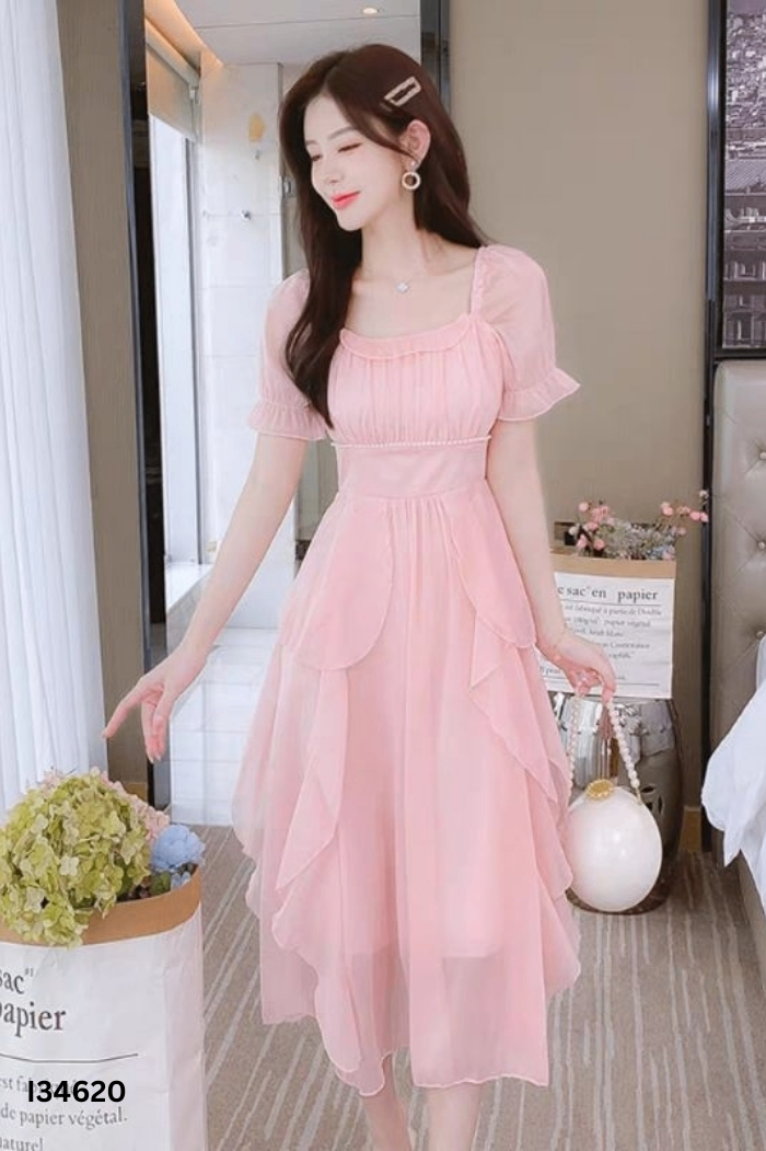 Váy hồng đính ngọc